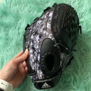 Adidas baseball glove